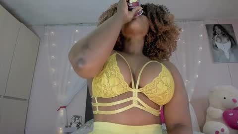 Snapshot of aliana_ross chatting on January 2025 04:52:02 AM aliana_ross online show from January 2025 04:52:02 AM