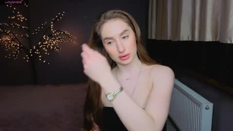 Snapshot of alicafoxis chatting on May 2026 06:06:01 PM Alica online show from May 2026 06:06:01 PM