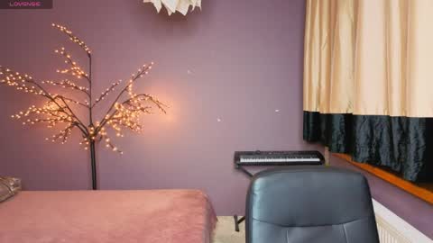 Snapshot of alicafoxis chatting on June 2026 06:02:01 PM Alica online show from June 2026 06:02:01 PM