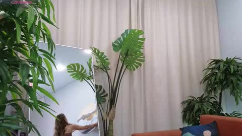 Alicia online show from November 2025 04:56:01 AM