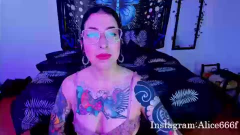 Snapshot of alice666f chatting on September 2025 03:01:02 PM ALiCE ROSE online show from September 2025 03:01:02 PM