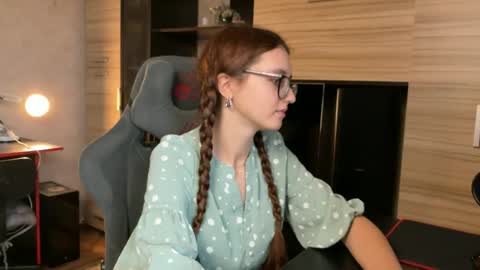 Snapshot of alice_alarcon chatting on October 2025 08:50:02 AM Hey Im Alice online show from October 2025 08:50:02 AM