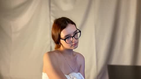 Snapshot of alice_alarcon chatting on November 2025 01:57:01 PM Hey Im Alice online show from November 2025 01:57:01 PM