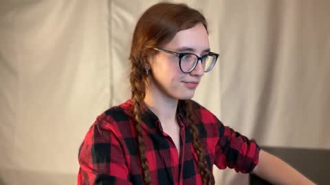 Snapshot of alice_alarcon chatting on November 2025 08:00:01 PM Hey Im Alice online show from November 2025 08:00:01 PM