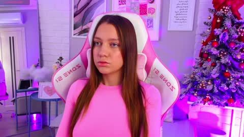 Snapshot of alice_charmy chatting on January 2025 05:10:01 AM Alice in Wonderland online show from January 2025 05:10:01 AM