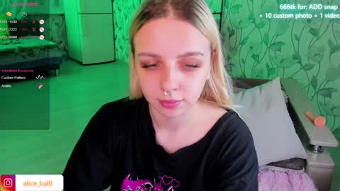 Snapshot of alice_halle chatting on January 2025 05:42:02 PM alice_halle online show from January 2025 05:42:02 PM