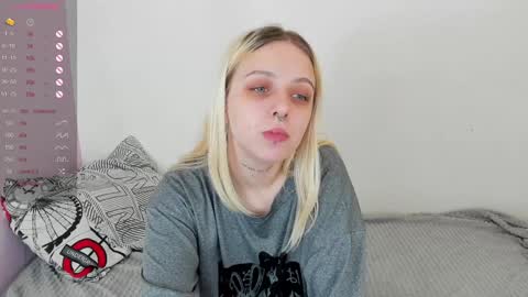Snapshot of alice_halle chatting on January 2025 10:28:01 PM alice_halle online show from January 2025 10:28:01 PM