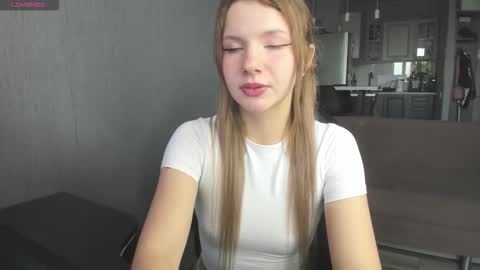 Snapshot of alice_hetfield chatting on October 2025 11:19:01 AM My name is Alice find out about me in the Fansly online show from October 2025 11:19:01 AM