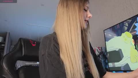 Snapshot of alice_hetfield chatting on October 2025 02:45:02 PM My name is Alice find out about me in the Fansly online show from October 2025 02:45:02 PM