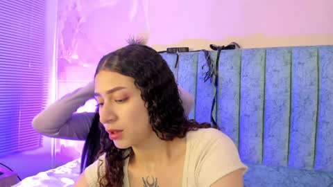 Snapshot of alice_martinez_ chatting on December 2024 04:04:02 AM alice and amber online show from December 2024 04:04:02 AM