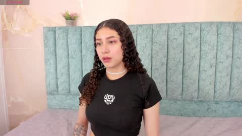 Snapshot of alice_martinez_ chatting on January 2025 04:43:01 AM alice and amber online show from January 2025 04:43:01 AM