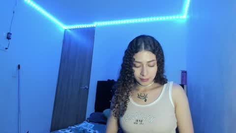 Snapshot of alice_martinez_ chatting on February 2025 06:44:02 AM alice and amber online show from February 2025 06:44:02 AM