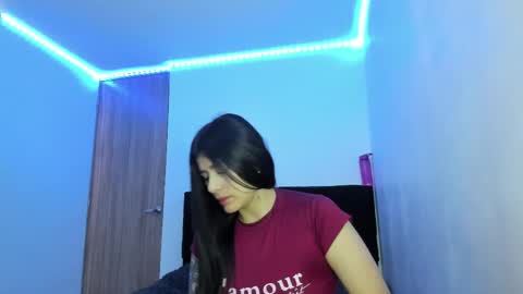 Snapshot of alice_martinez_ chatting on March 2025 01:34:01 PM alice and amber online show from March 2025 01:34:01 PM
