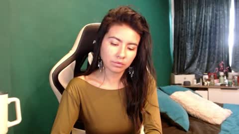 Snapshot of alice_middle01 chatting on April 2026 01:12:01 PM Alice online show from April 2026 01:12:01 PM