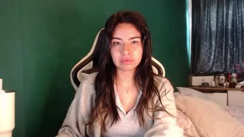 Snapshot of alice_middle01 chatting on May 2026 06:57:01 PM Alice online show from May 2026 06:57:01 PM