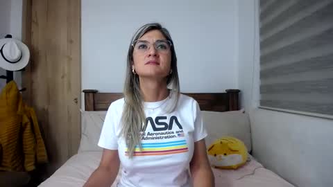 Snapshot of alice_shy29_ chatting on January 2025 01:41:01 AM Alice shy online show from January 2025 01:41:01 AM