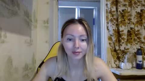 Snapshot of alice_smiles chatting on April 2026 05:08:02 AM Alice smiles online show from April 2026 05:08:02 AM