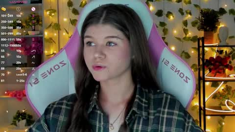 Snapshot of alice_tails chatting on October 2025 09:13:01 PM Alice online show from October 2025 09:13:01 PM