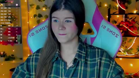 Snapshot of alice_tails chatting on November 2025 12:16:02 AM Alice online show from November 2025 12:16:02 AM