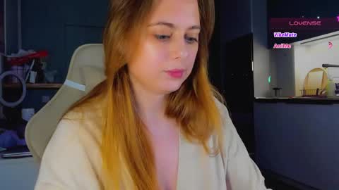 Snapshot of alice_wander chatting on April 2026 03:35:02 AM Alice online show from April 2026 03:35:02 AM