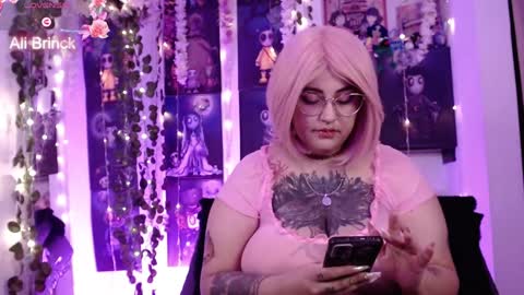 Snapshot of alicebrinck chatting on December 2024 11:14:01 PM Alice Brinck online show from December 2024 11:14:01 PM