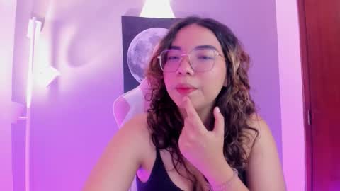 Snapshot of alicecamxxx chatting on September 2025 12:05:01 PM alicecamxxx online show from September 2025 12:05:01 PM