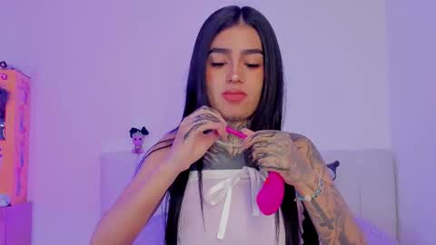 Snapshot of alicee_0 chatting on October 2025 10:04:01 AM Alice online show from October 2025 10:04:01 AM