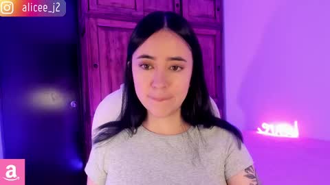 Snapshot of alicee_2 chatting on February 2025 10:07:01 AM Aliceee .. 97YP9VWGZHrefnav wishlist lists 1 online show from February 2025 10:07:01 AM