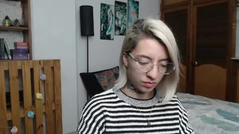 alicee_logan_ online show from April 2026 01:25:01 AM