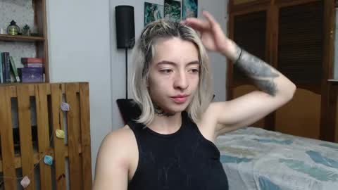 alicee_logan_ online show from April 2026 02:04:02 AM