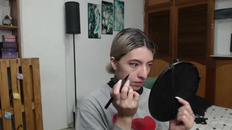 alicee_logan_ online show from June 2026 01:39:01 AM