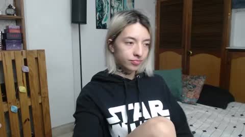 alicee_logan_ online show from June 2026 01:52:02 AM