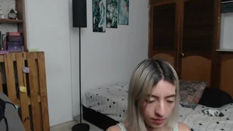 alicee_logan_ online show from June 2026 01:43:02 AM