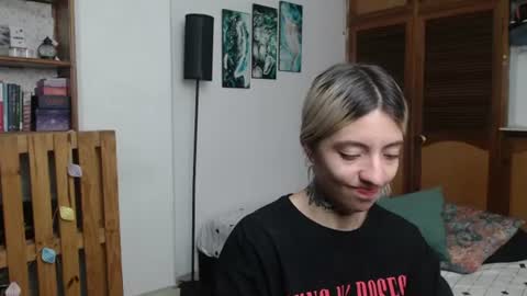 alicee_logan_ online show from June 2026 01:48:01 AM