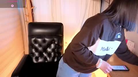 Aleja  online show from December 2025 11:14:02 AM