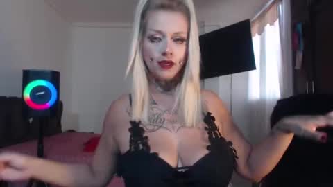 aliceesmiths online show from November 2025 12:27:02 PM