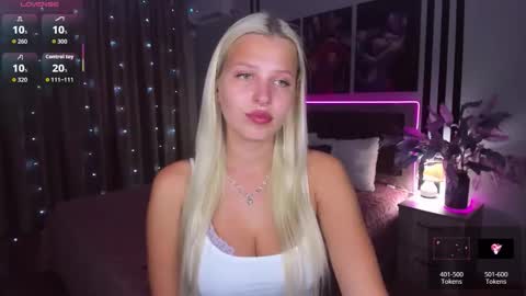 Snapshot of alicefreman chatting on October 2025 09:10:01 AM Alice online show from October 2025 09:10:01 AM