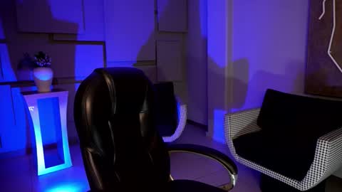 Alice online show from November 2025 08:00:01 PM