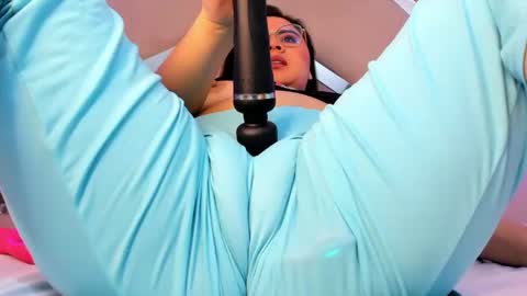 alicehott_05 online show from June 2026 04:06:02 AM