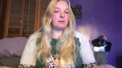 Snapshot of aliceinsmuttyland chatting on December 2025 11:33:02 PM Alice online show from December 2025 11:33:02 PM