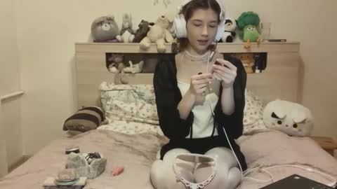 Snapshot of aliceinyourdreams chatting on December 2025 11:06:02 AM Alice online show from December 2025 11:06:02 AM