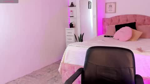 Snapshot of alicekiing_ chatting on November 2025 03:07:01 AM ALICEKIING online show from November 2025 03:07:01 AM