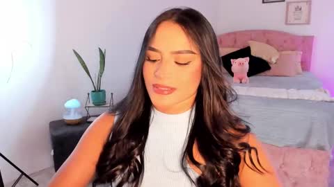 Snapshot of alicekiing_ chatting on February 2026 05:35:01 AM ALICEKIING online show from February 2026 05:35:01 AM