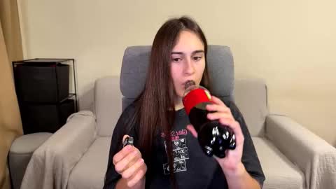 Snapshot of alicekollt chatting on November 2025 05:24:02 PM alicekollt online show from November 2025 05:24:02 PM