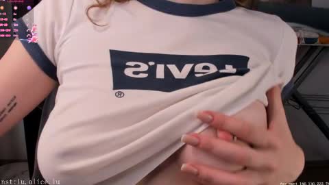 Elle online show from March 2026 06:46:02 AM