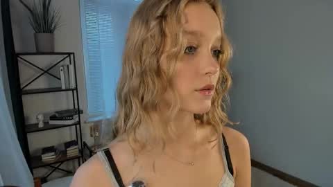 Snapshot of alicemelison chatting on March 2026 09:37:02 AM Serena online show from March 2026 09:37:02 AM