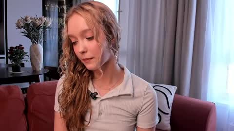 Snapshot of alicemelison chatting on April 2026 09:40:02 AM Serena online show from April 2026 09:40:02 AM