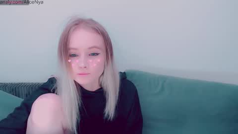 Snapshot of alicenya chatting on October 2025 03:56:02 AM Alice online show from October 2025 03:56:02 AM