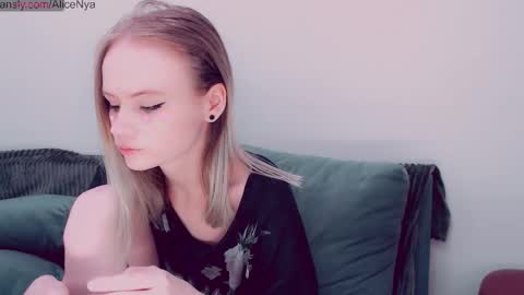 Snapshot of alicenya chatting on October 2025 05:10:01 AM Alice online show from October 2025 05:10:01 AM