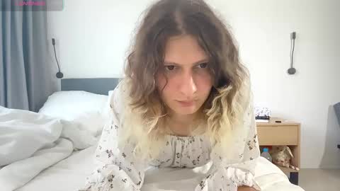 AlicePinkhead online show from October 2025 06:10:02 AM